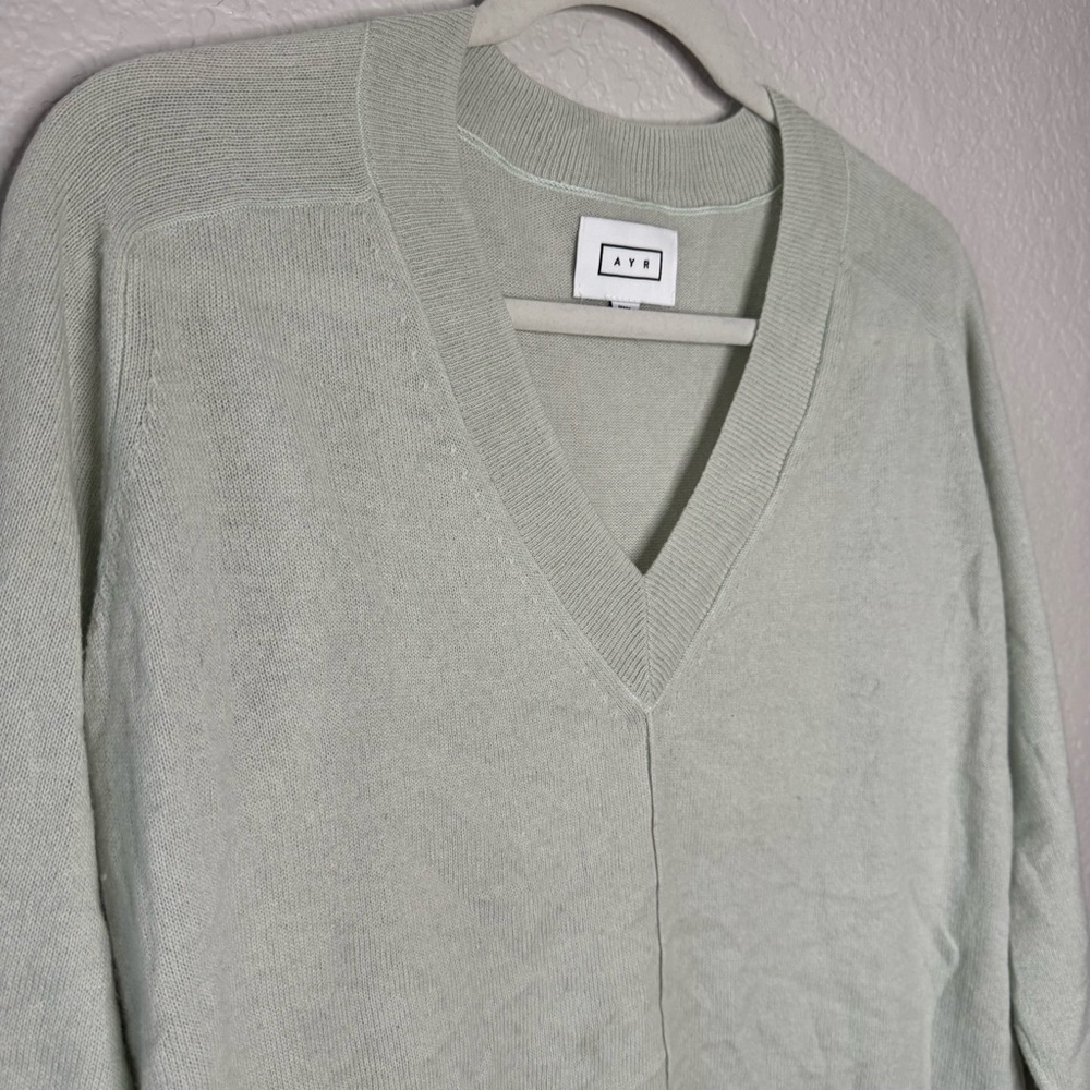 AYR 100% Cashmere V-Neck Sweater Light Sage Green Women’s Size S - Picture 4 of 9